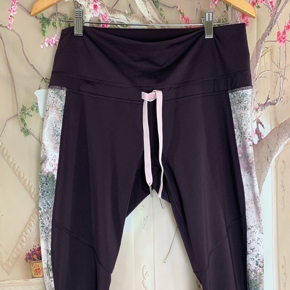 SOLD NEW Lululemon Retreat 7/8 Drawstring black - Picture 4 of 8